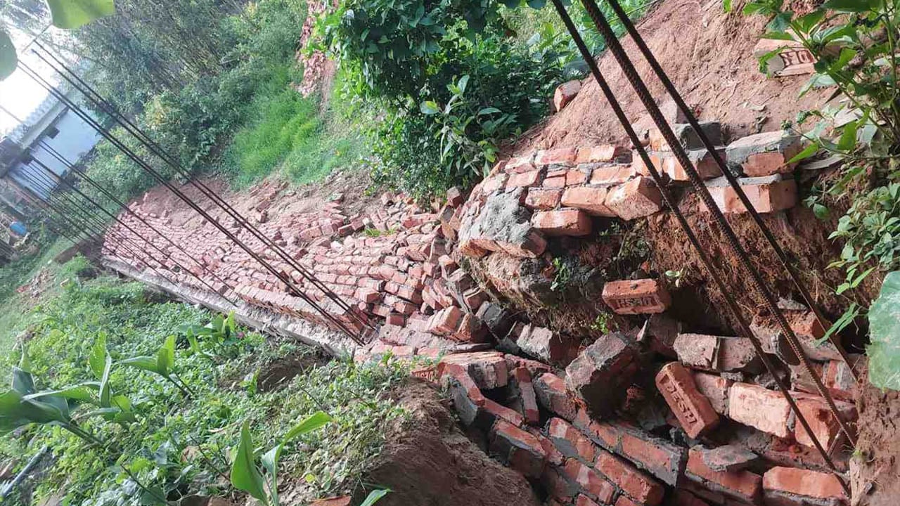 জুলাই শহীদের কবরস্থানের সীমানা প্রাচীর ভাঙচুরের অভিযোগ ওলামা দল নেতার বিরুদ্ধে