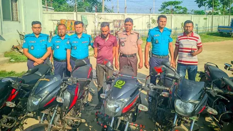 রংপুরে মোটরসাইকেল চোর চক্রের ৬ সদস্য গ্রেপ্তার, উদ্ধার ৮ বাইক
