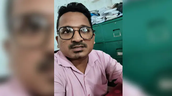 প্রধানমন্ত্রীর সমালোচনা করায় মতলবে স্কুলশিক্ষককে বাধ্যতামূলক ছুটি