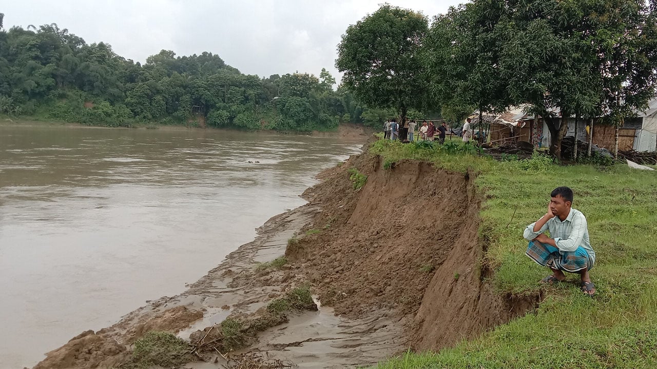 মাতামুহুরী নদীভাঙনে বিলীন ৫০০ ঘর-বাড়ি