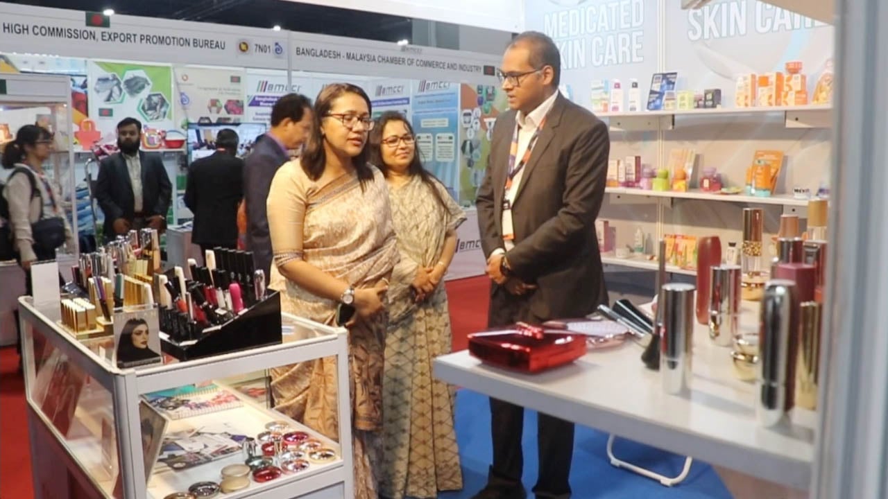 রিমার্কের পণ্য দেখে মালয়েশিয়ার ঐক্য মন্ত্রণালয়ের মহাসচিবের প্রশংসা