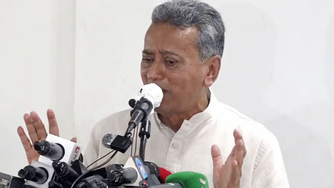 গণতন্ত্র ছাড়া মিডিয়া সঠিক দায়িত্ব পালন করতে পারবে না: আমির খসরু