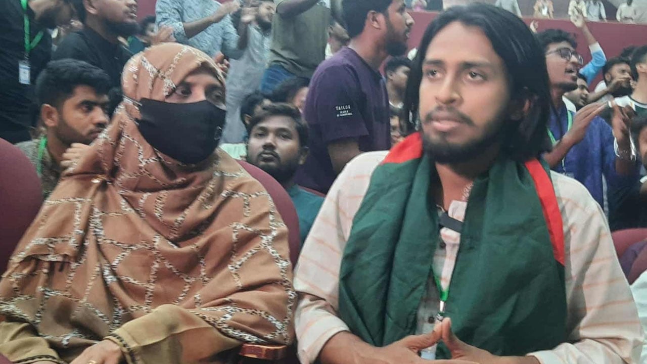জিএস পদে শিবির প্রার্থীকে হারানো কে এই আম্মার