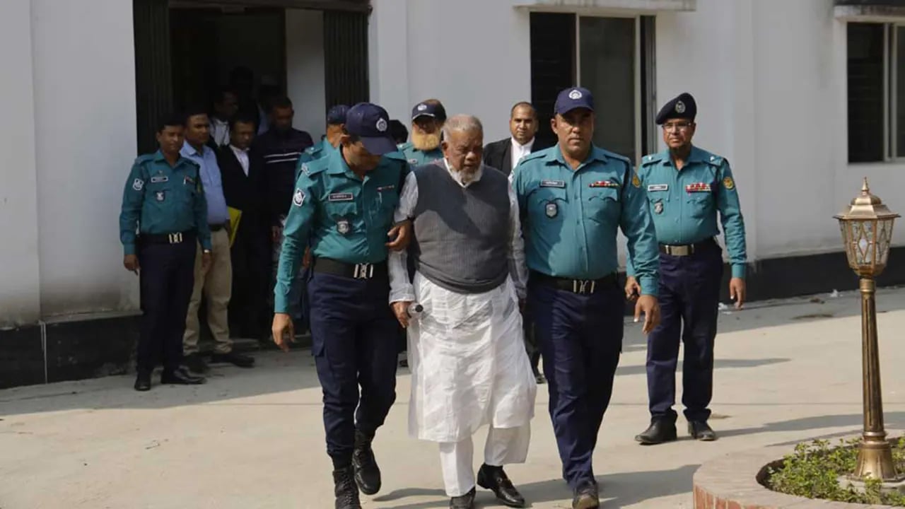 সাবেক মন্ত্রী আমুর ৮ ব্যাংক হিসাব অবরুদ্ধ