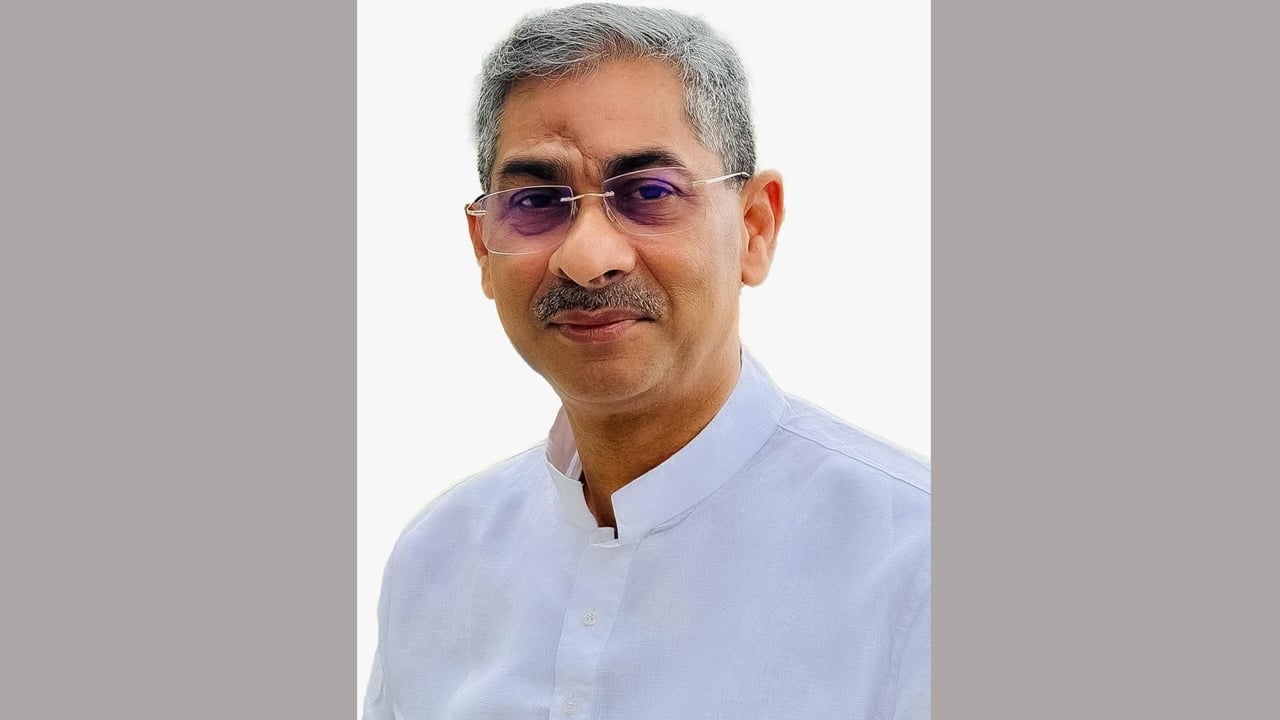 মন্ত্রিসভায় শপথের জন্য ডাক পেলেন এ্যানি