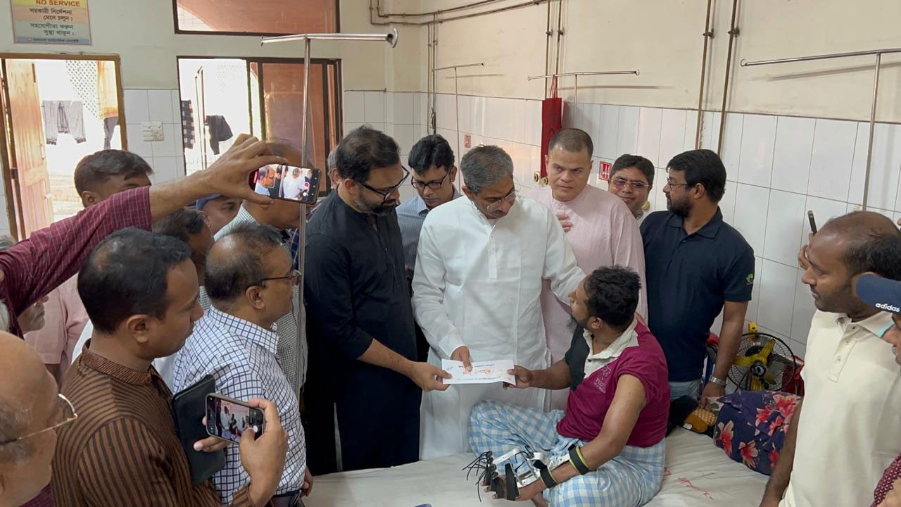 পঙ্গু হাসপাতালে অ্যাবের ‘ঈদ উপহার’ বিতরণ