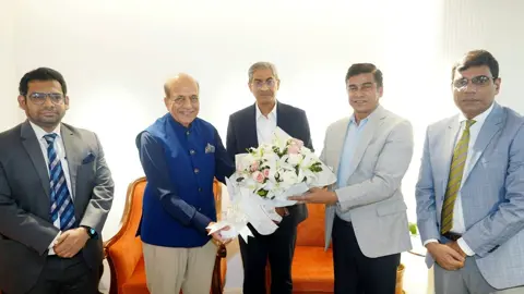 পানিসম্পদ মন্ত্রীর সঙ্গে ভারতের হাইকমিশনারের সাক্ষাৎ
