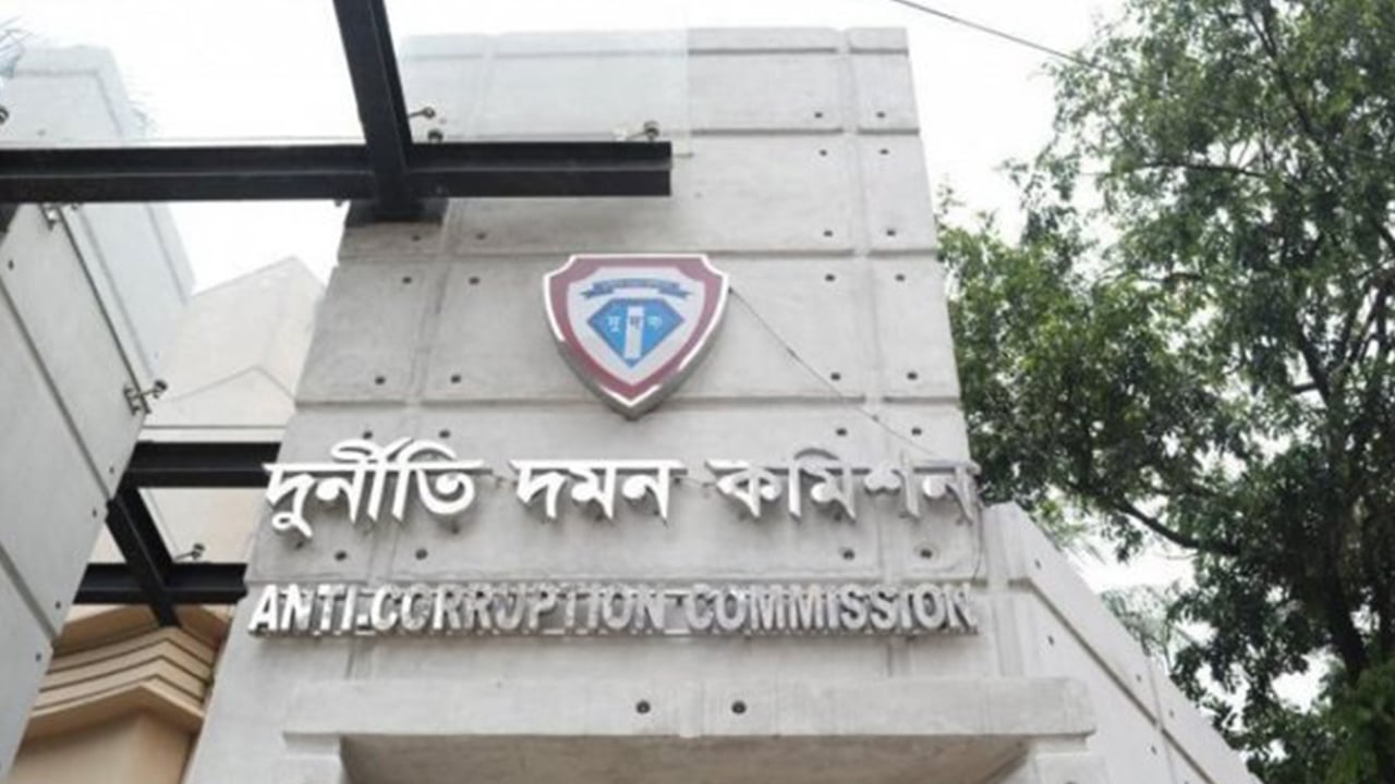 স্ত্রীসহ ডিএসসিসির সাবেক কাউন্সিলর ভৌমিকের বিরুদ্ধে দুদকের মামলা