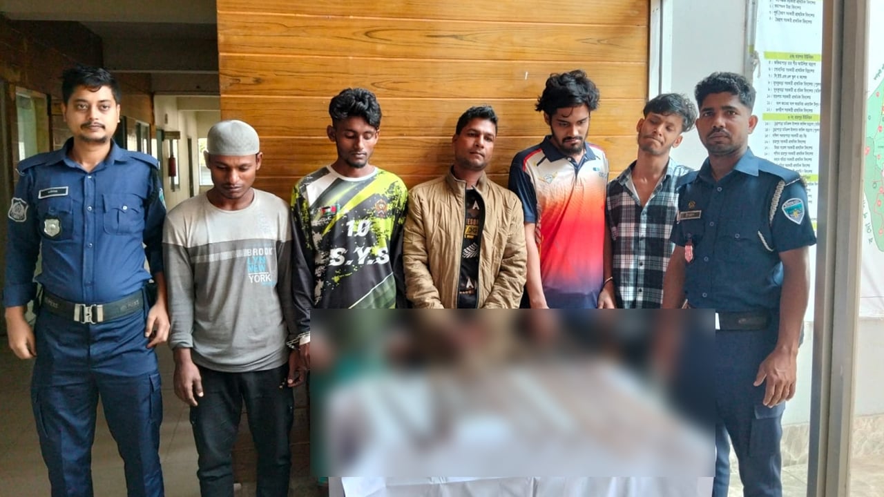 আনোয়ারায় ডাকাতির প্রস্তুতিকালে দেশীয় অস্ত্রসহ আটক ৫