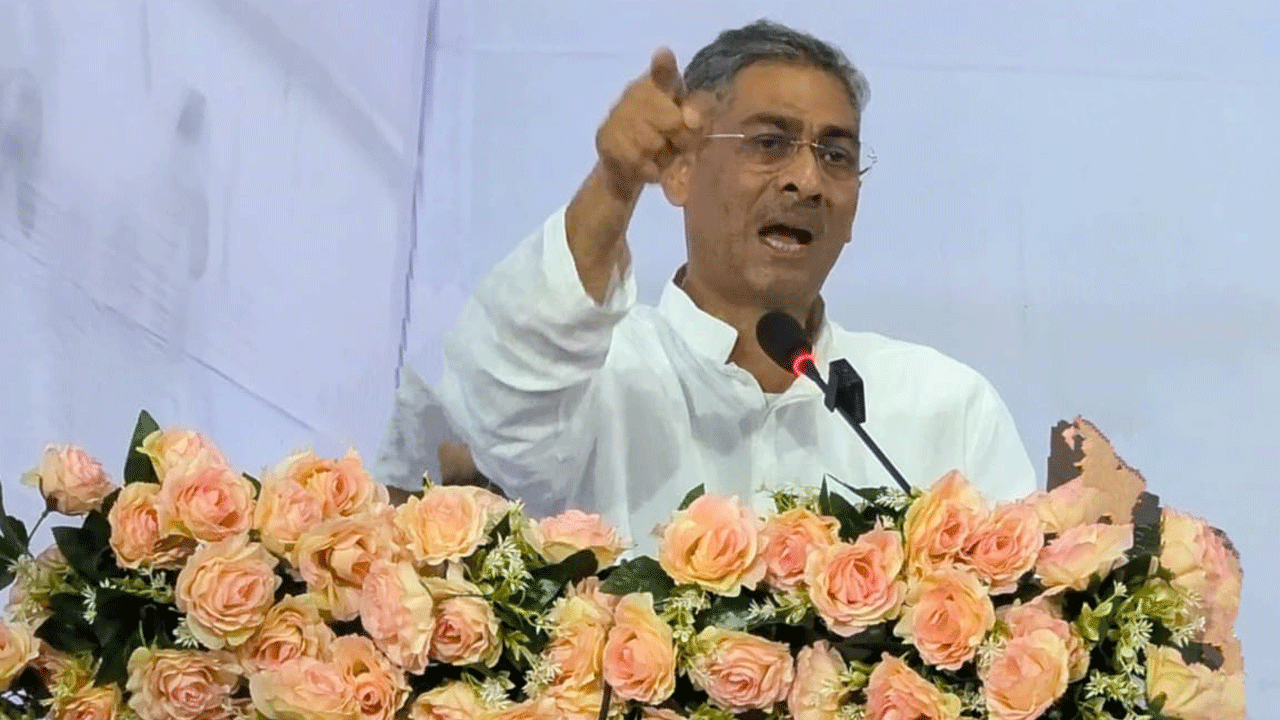 ফ্যাসিস্টদের বিরুদ্ধে ঐক্যবদ্ধ লড়াই চালিয়ে যেতে হবে: এ্যানি
