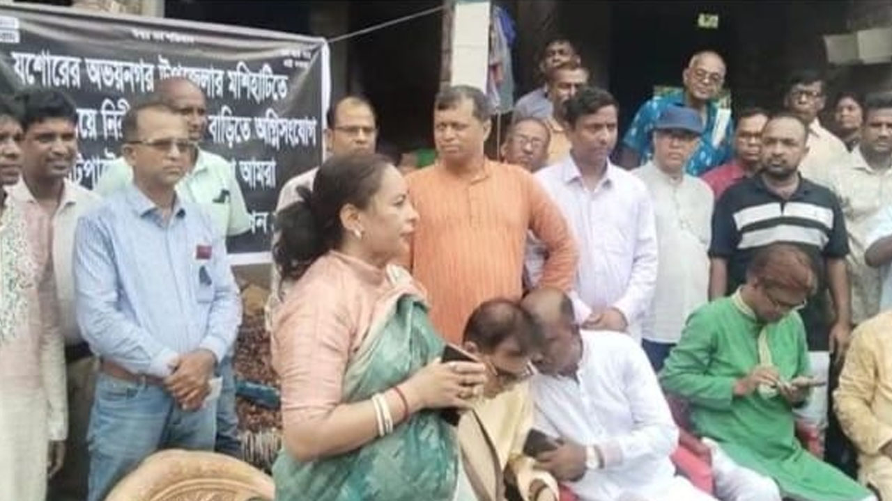 সন্ত্রাসীদের কোনো রাজনৈতিক পরিচয় নেই: অপর্ণা রায়