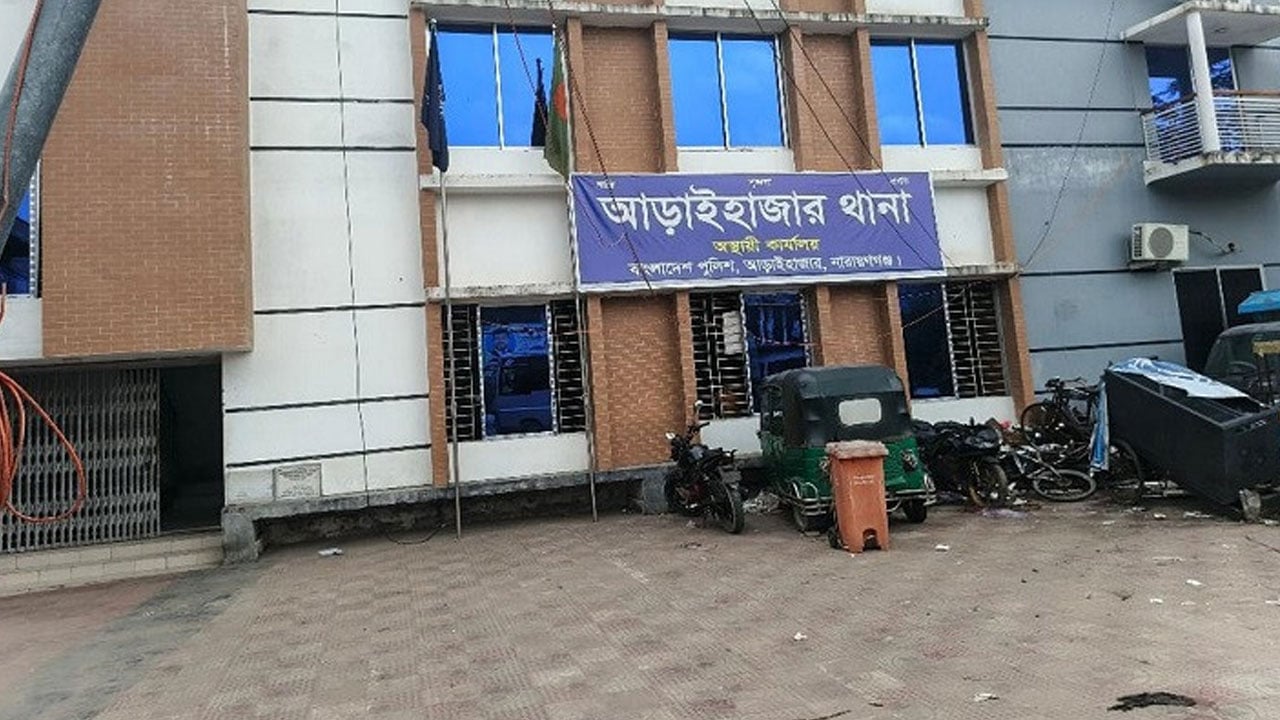 আড়াইহাজারে পাগলা মহিষের তাণ্ডবে আহত ১১