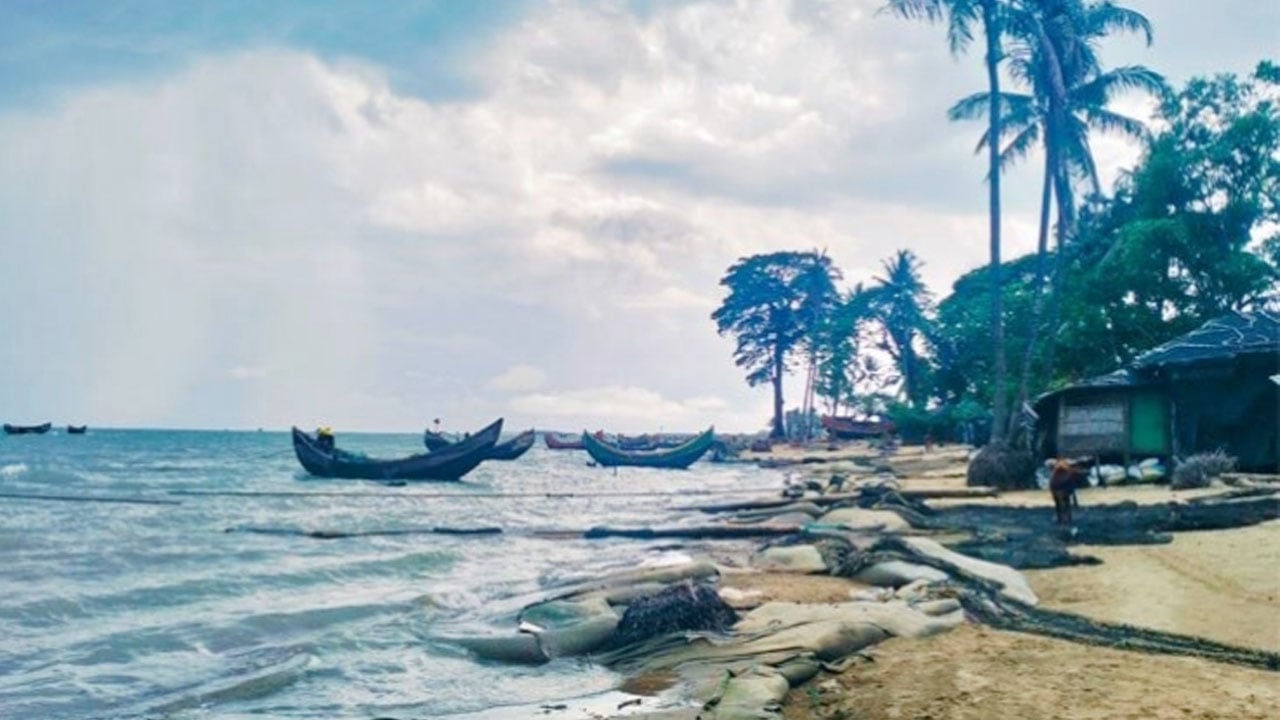 ফের ট্রলারসহ ১১ জেলেকে ধরে নিয়ে গেল আরাকান আর্মি