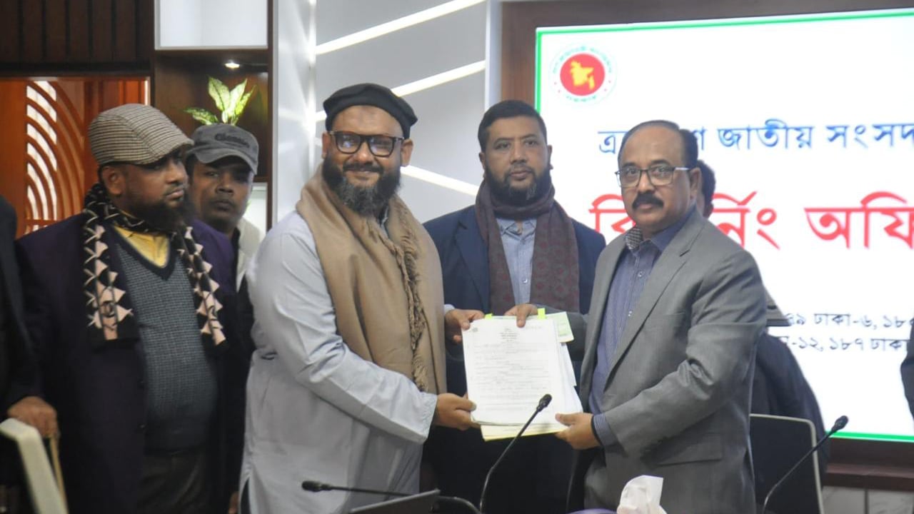 ঢাকা-১৪ আসনে জামায়াত প্রার্থী ব্যারিস্টার আরমানের মনোনয়নপত্র জমা