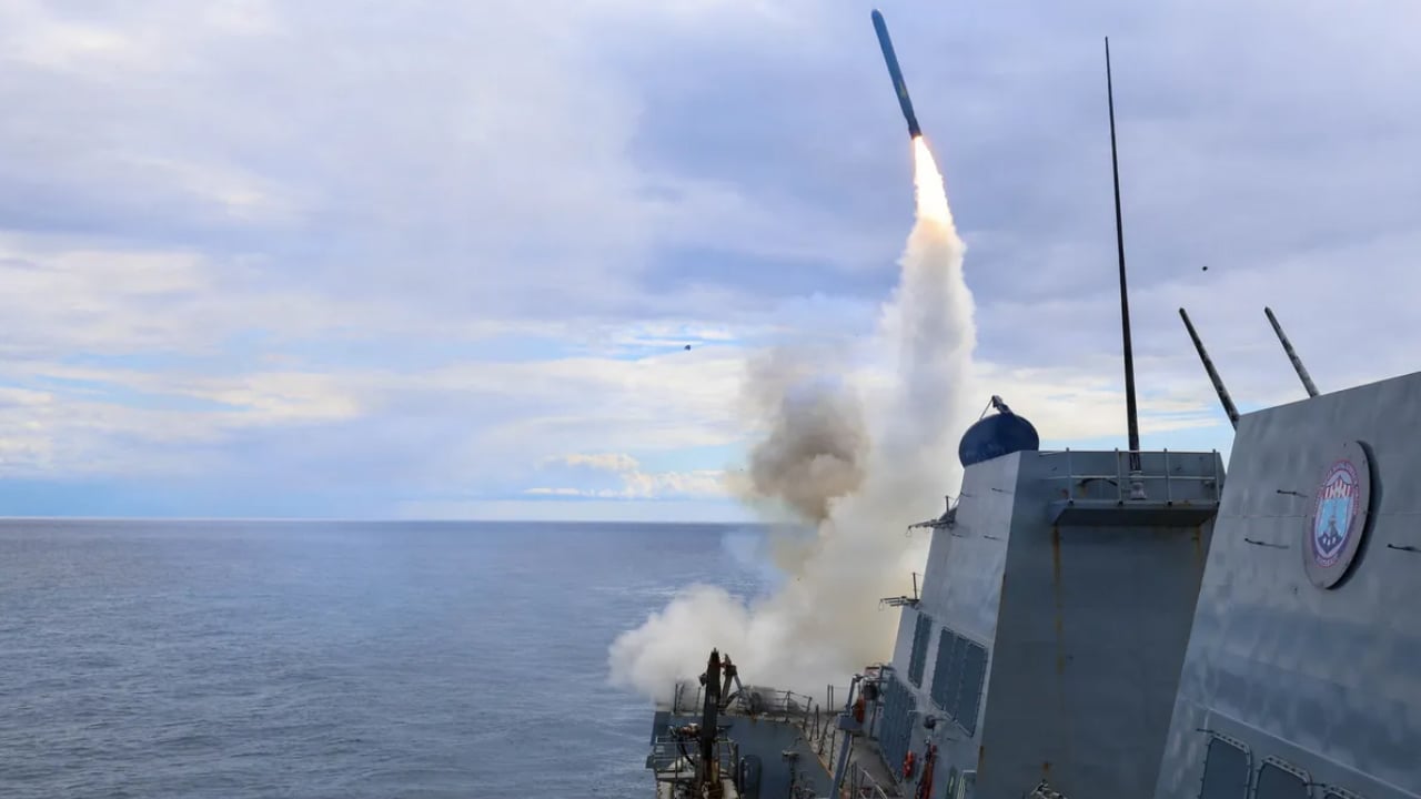 ফুরিয়ে যাচ্ছে অস্ত্রভাণ্ডার, উৎপাদন ৪ গুণ বাড়ানোর ঘোষণা ট্রাম্পের