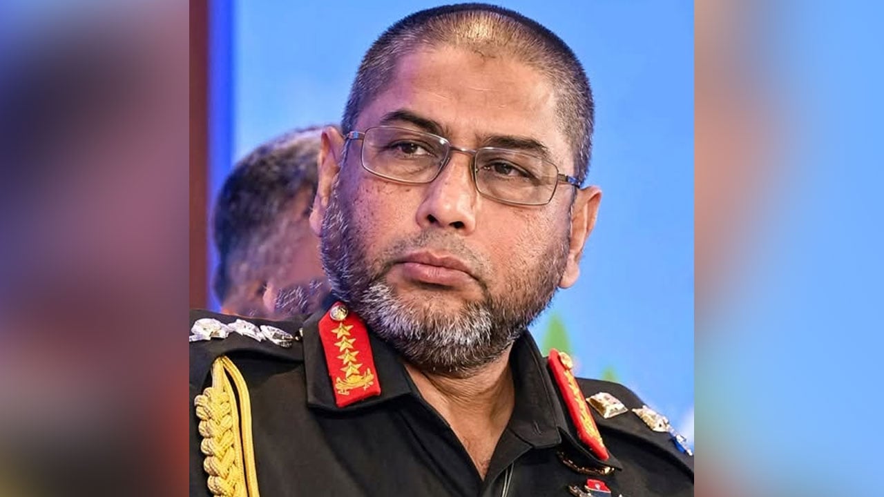 দাড়ি রেখে প্রশংসিত সেনাপ্রধান জেনারেল ওয়াকার
