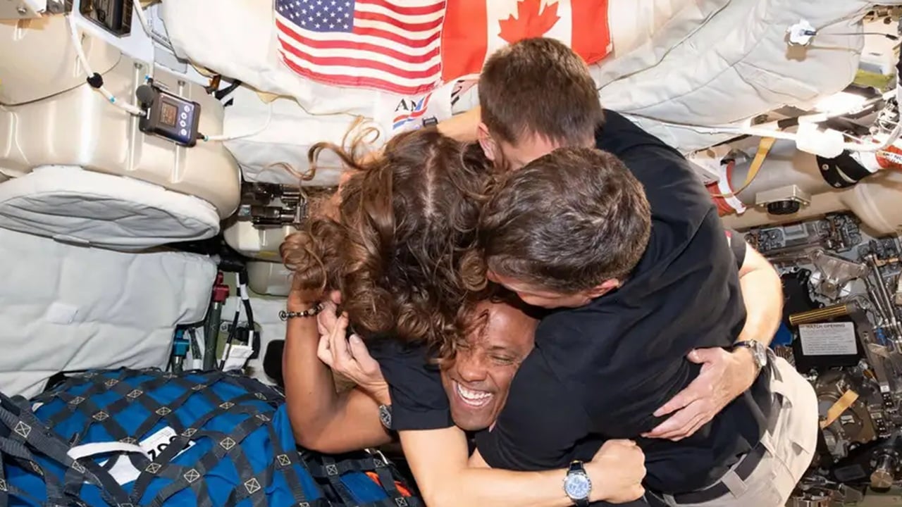 চন্দ্রাভিযান শেষে পৃথিবীতে ফিরলেন ৪ নভোচারী