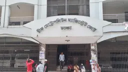 কাঠগড়া থেকে হ্যান্ডকাফ খুলে পালালেন হত্যা মামলার আসামি