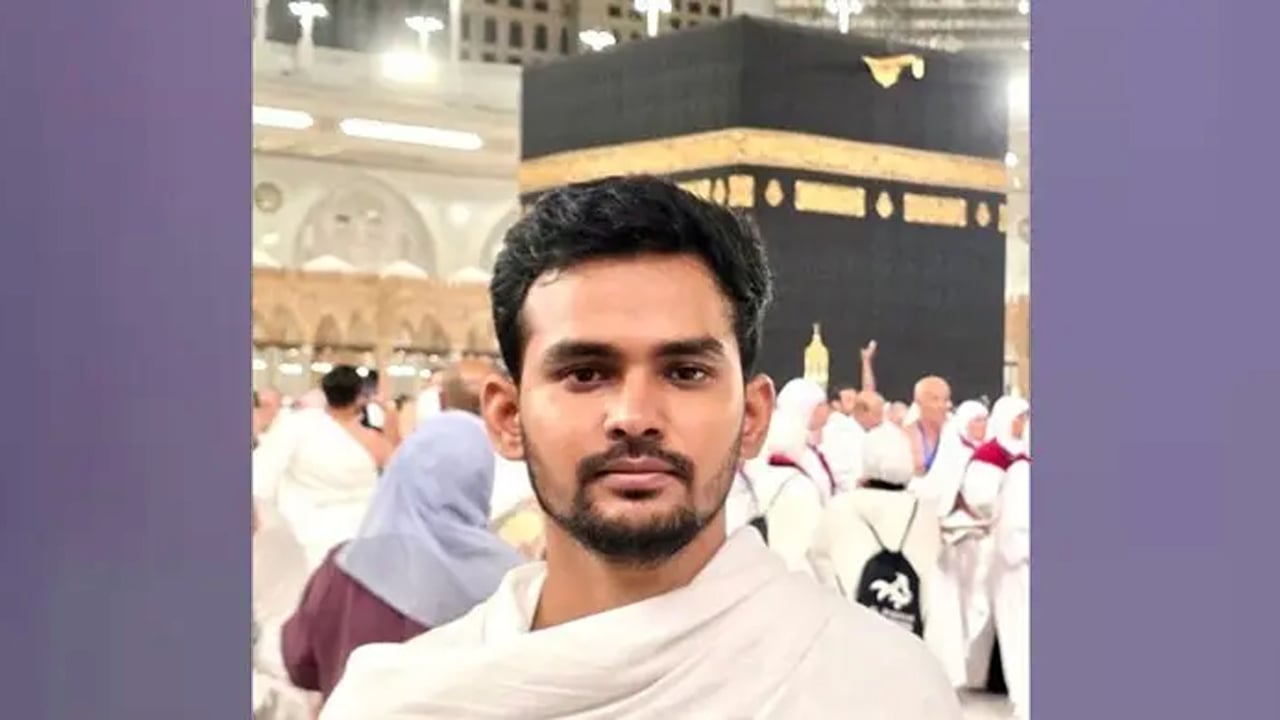 পবিত্র ওমরাহ পালন করলেন আসিফ মাহমুদ