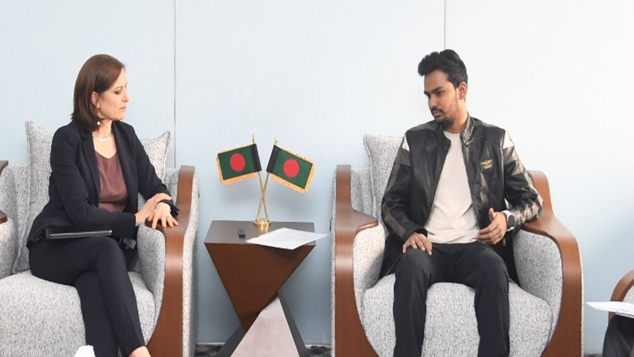 যুক্তরাজ্যের মানবাধিকারবিষয়ক রাষ্ট্রদূতের সঙ্গে স্থানীয় সরকার উপদেষ্টার সাক্ষাৎ