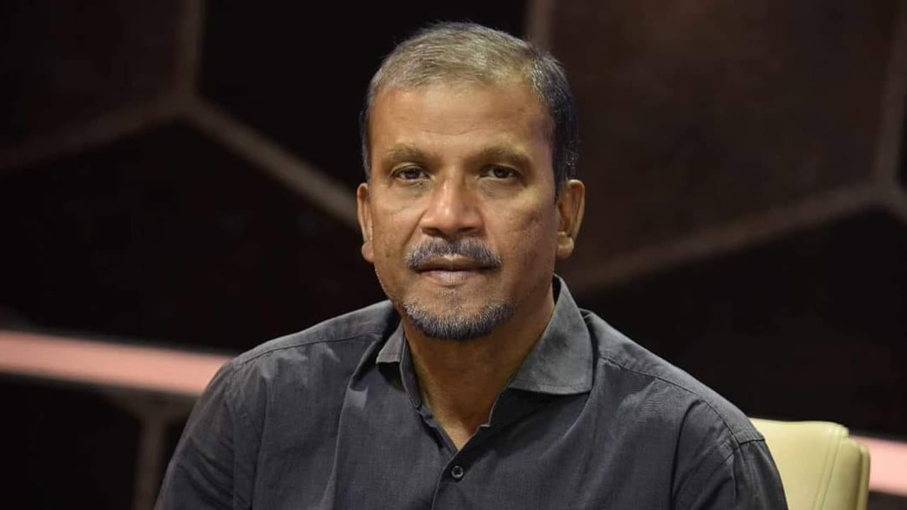 প্রবাসীদের ফোন রেজিস্ট্রেশনের ব্যাখ্যা দিলেন আসিফ নজরুল