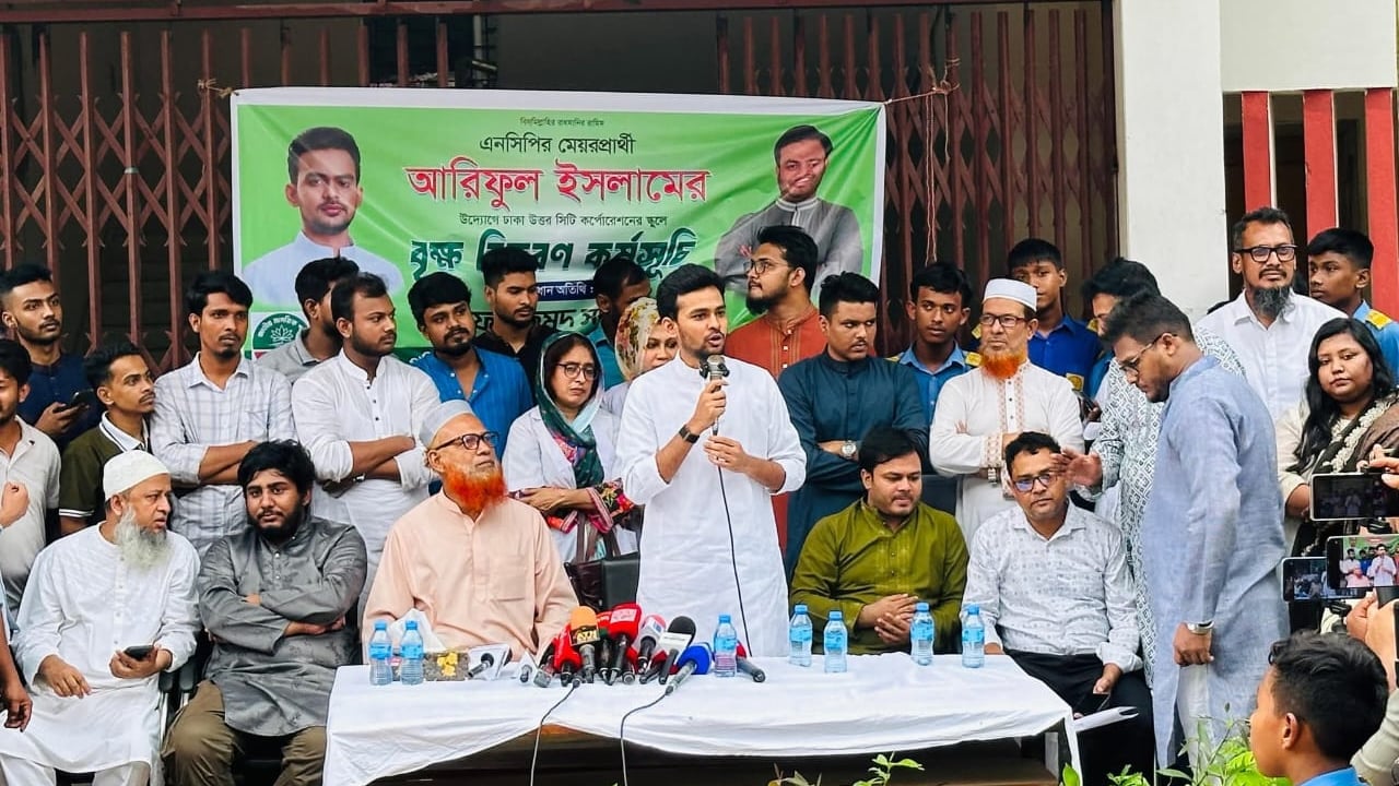 সরকারি অর্থ খরচ করে ঢাকার দুই সিটি প্রশাসক ভোটের প্রচার চালাচ্ছেন