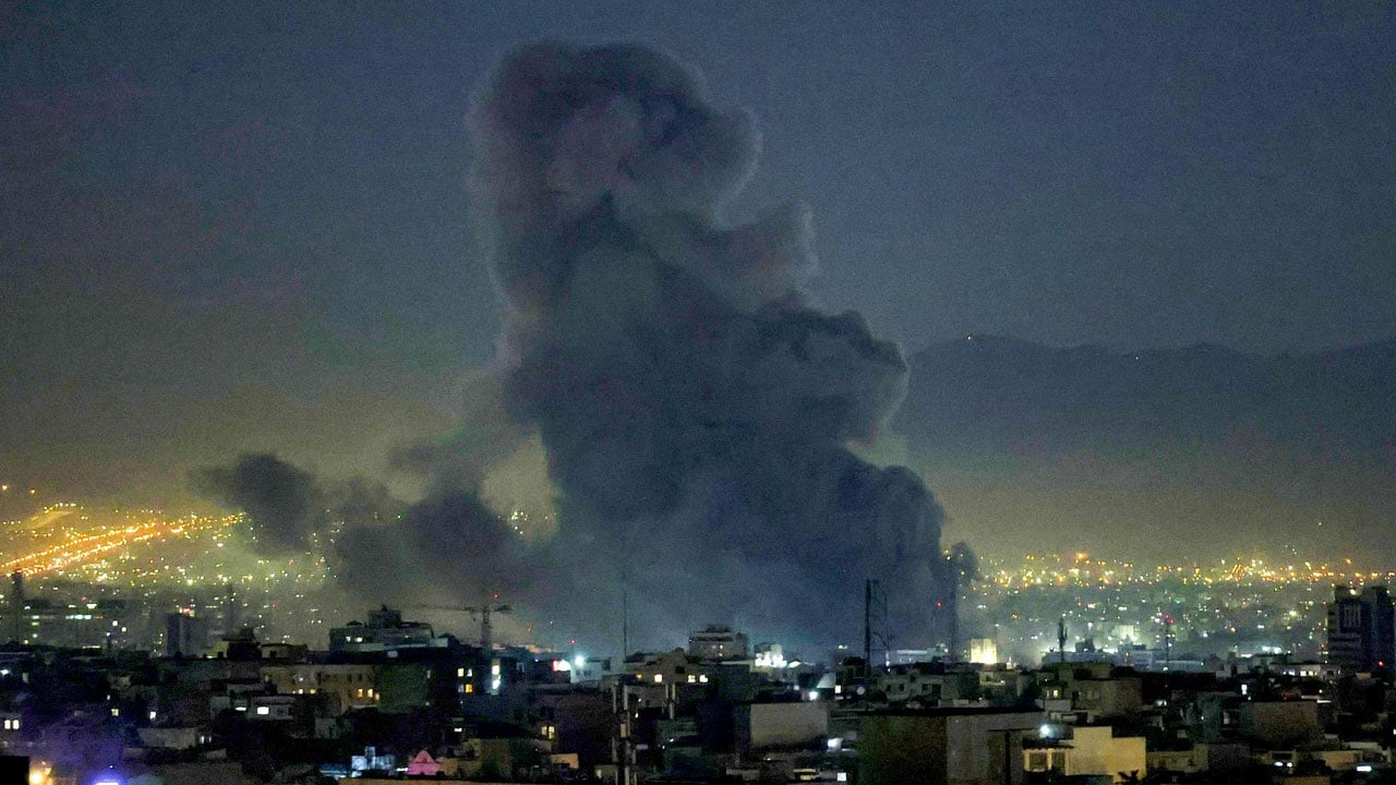 তেহরানে আরো দুটি শক্তিশালী বিস্ফোরণ