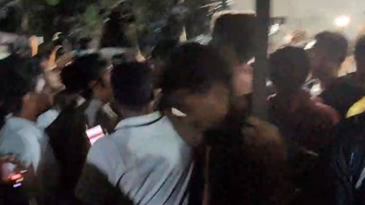 জানা গেল শাহবাগে সাংবাদিকদের ওপর হামলাকারী ছাত্রদল নেতাদের পরিচয়