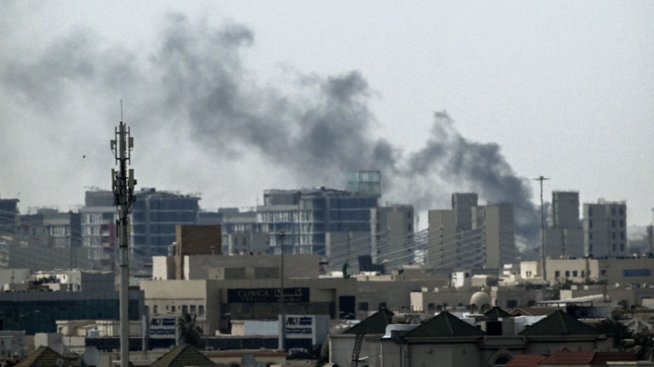 ইরানের হামলায় কাঁপছে মধ্যপ্রাচ্যের বিভিন্ন দেশ