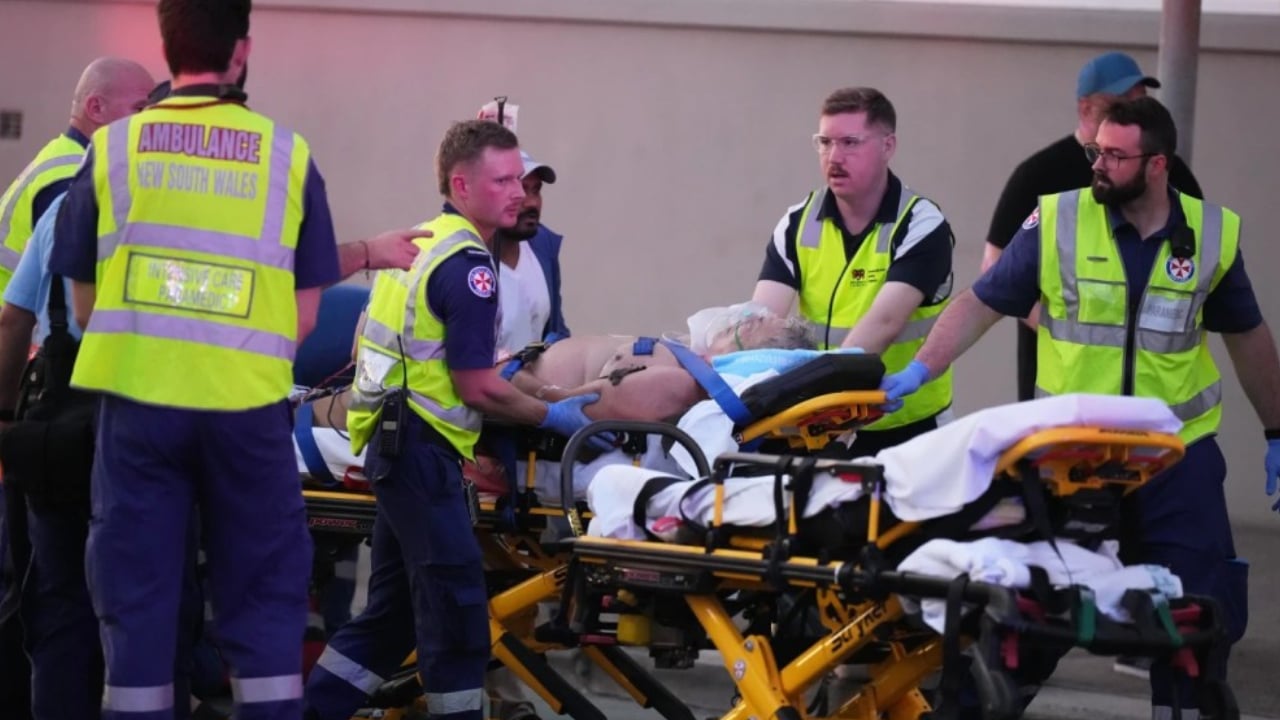 অস্ট্রেলিয়ার সিডনিতে সমুদ্র সৈকতে বন্দুক হামলায় নিহত ১০