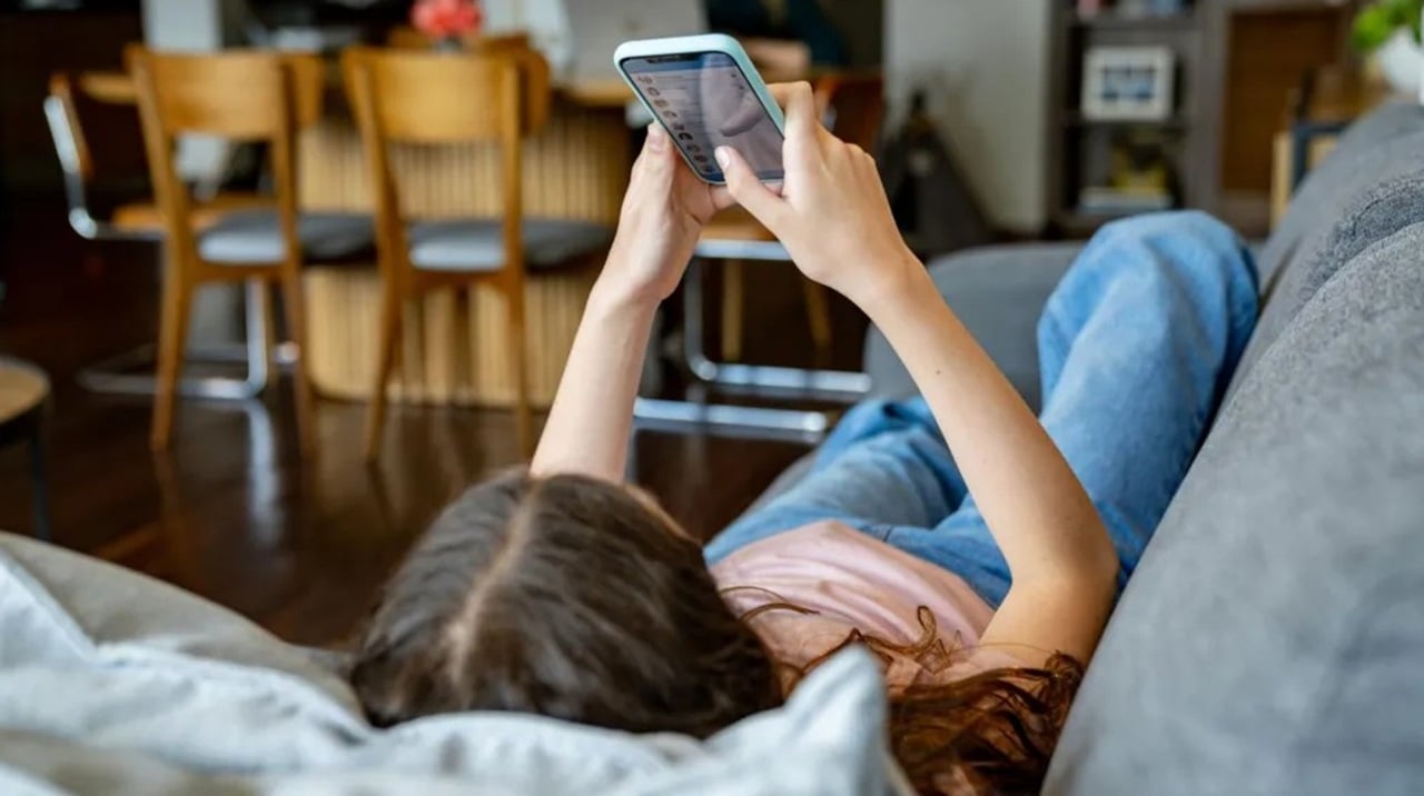 অস্ট্রেলিয়ায় ১৬ বছরের কম বয়সীদের জন্য সোশ্যাল মিডিয়া নিষিদ্ধ