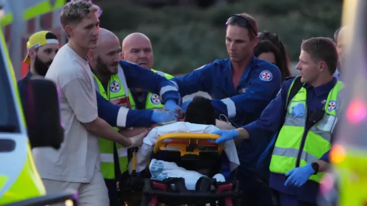 অস্ট্রেলিয়ার সিডনিতে সমুদ্র সৈকতে বন্দুক হামলা, আহত ১৩