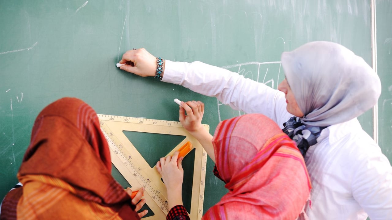 স্কুলে হিজাব পরা নিষিদ্ধ করতে যাচ্ছে অস্ট্রিয়া