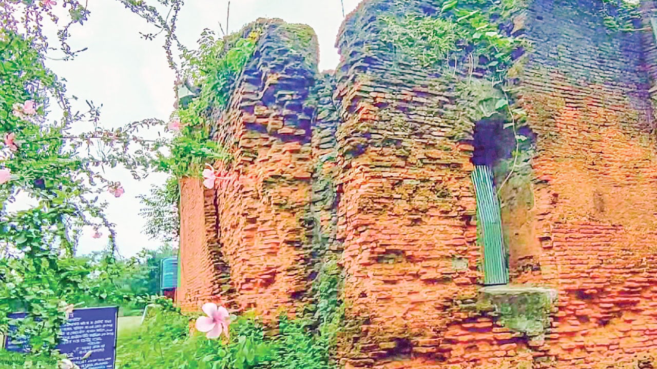 খানসামার ২৫৯ বছরের প্রাচীন নিদর্শন এখন বিলুপ্তির পথে