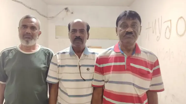 মোহাম্মদপুরে পুলিশের অভিযানে কার্যক্রম নিষিদ্ধ আ. লীগের তিন নেতা গ্রেপ্তার
