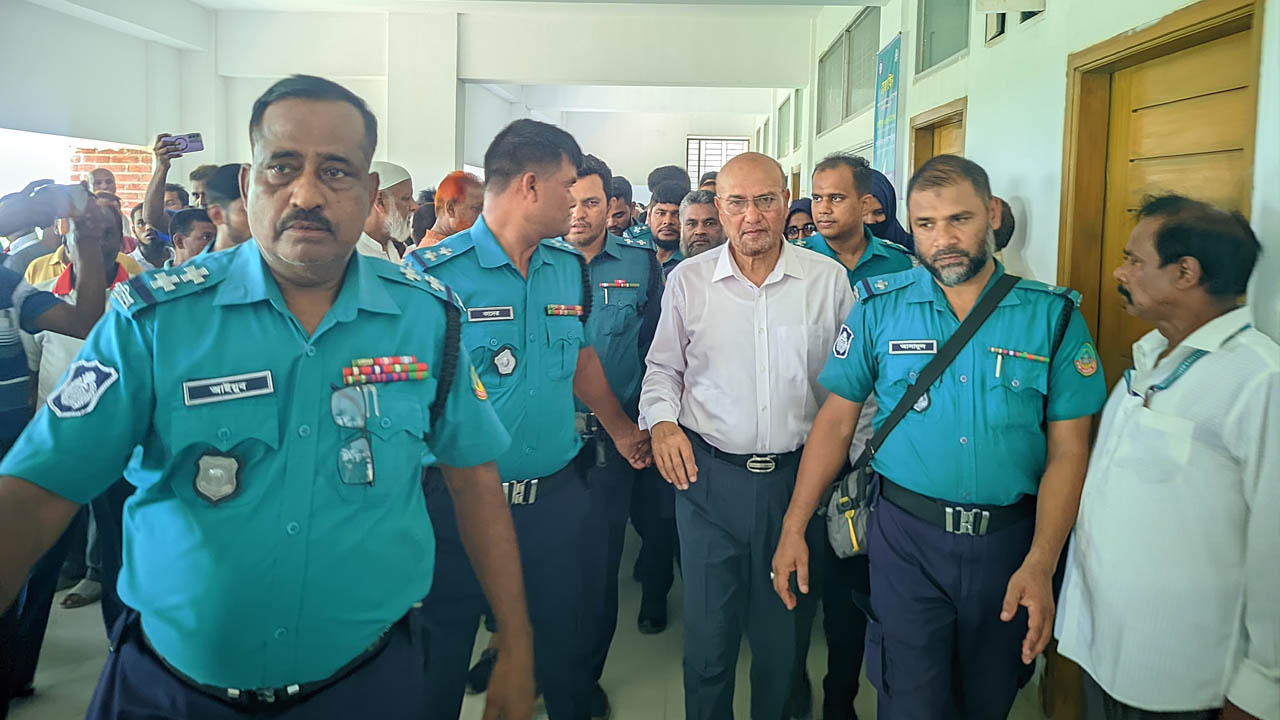 রংপুরে আওয়ামী আইনজীবী পরিষদের সম্পাদক কারাগারে