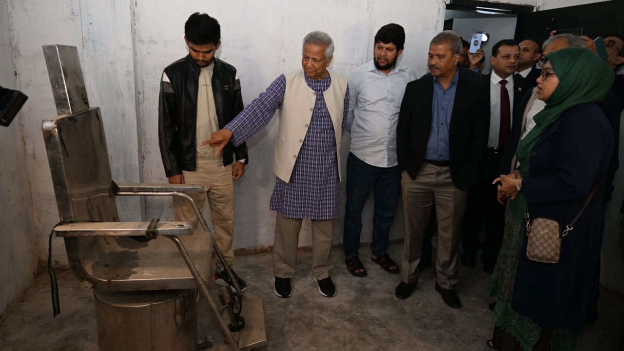 ভুক্তভোগীদের নিয়ে আয়নাঘর পরিদর্শন করেছেন ড. ইউনূস