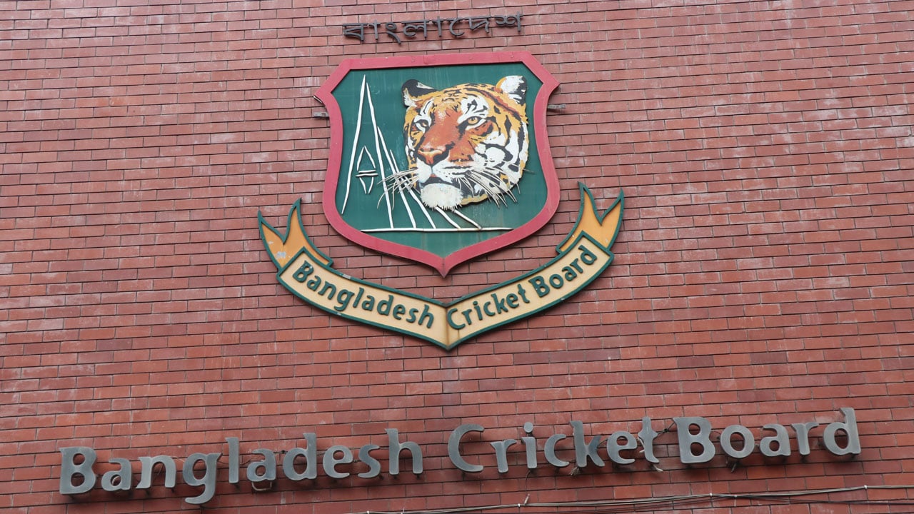 বির্তকিত সেই ১৫ ক্লাব নিষিদ্ধ, এখন সময়ের দাবি