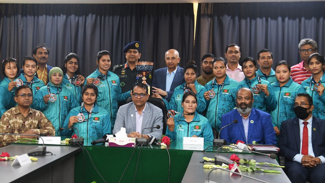 কাবাডি ফেডারেশনকে ক্রীড়া উপদেষ্টার ২৫ লাখ টাকা অনুদান