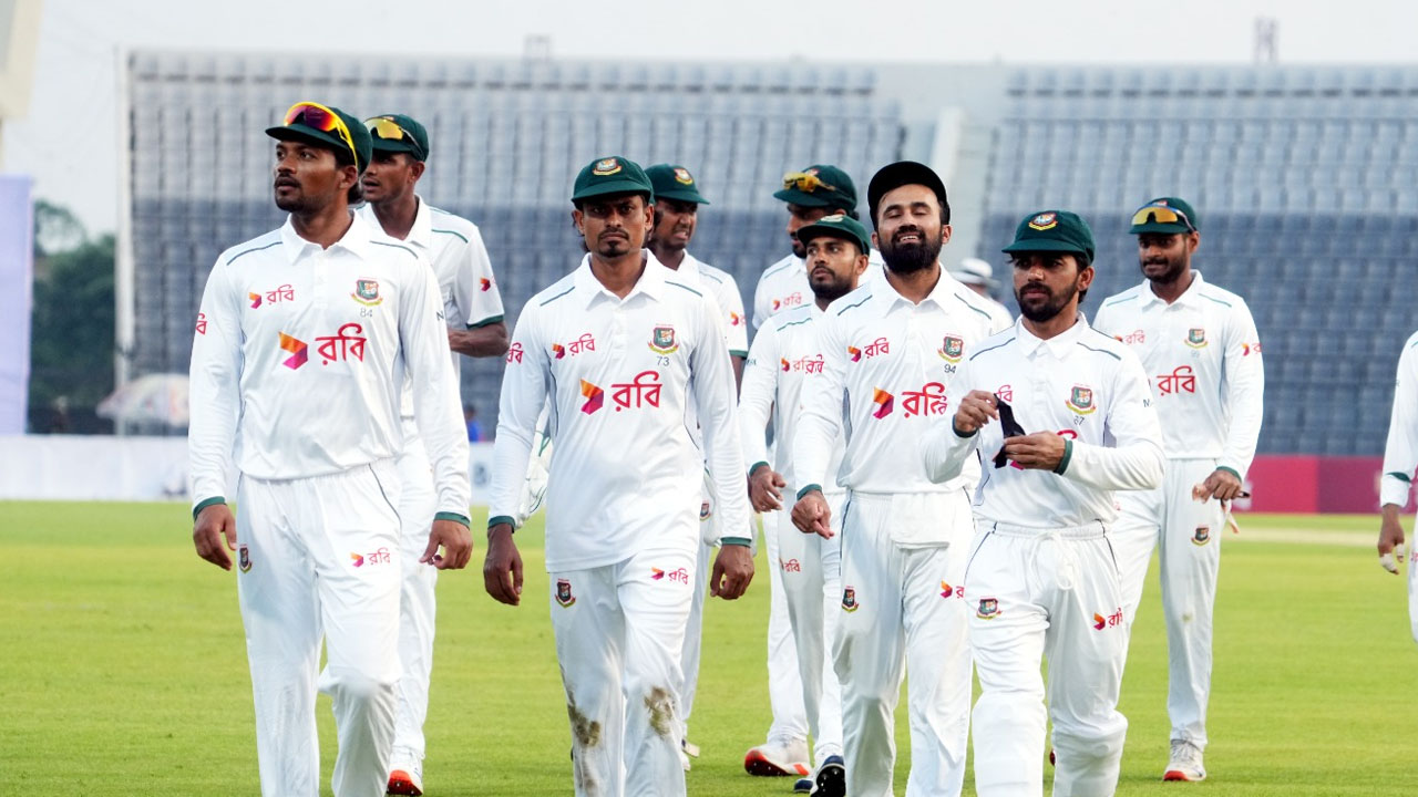 নতুনের প্রতিশ্রুতি দেওয়া বাংলাদেশ সেই পুরোনো পথেই