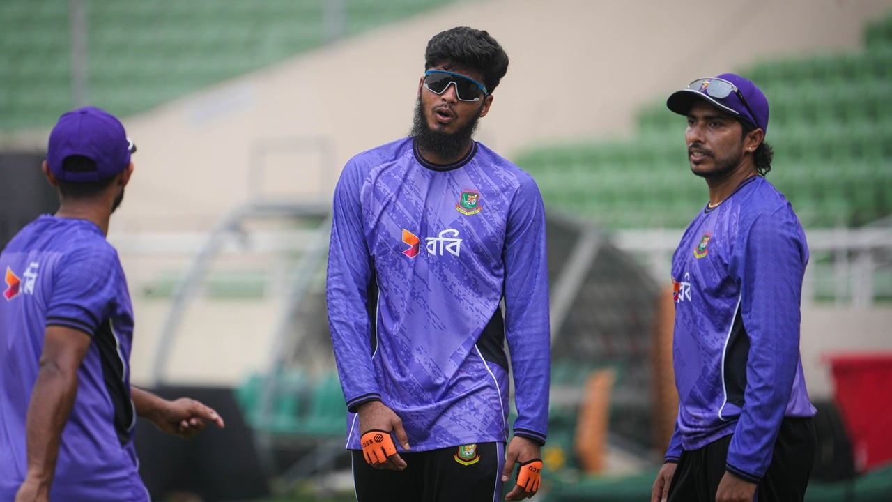 লক্ষ্যটা এক ঢিলে দুই পাখি শিকার!