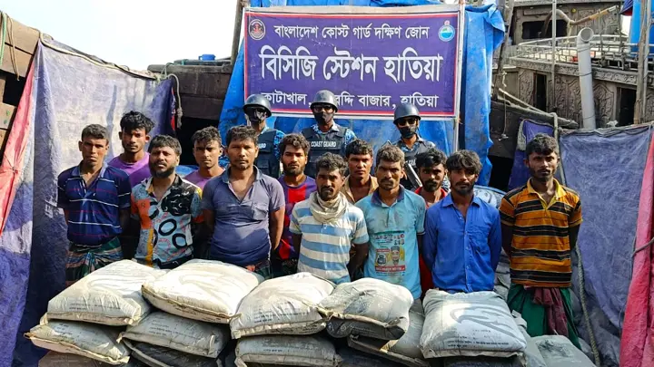 মিয়ানমারে পাচারের পথে ৫৯৫ বস্তা সিমেন্টসহ আটক ১২