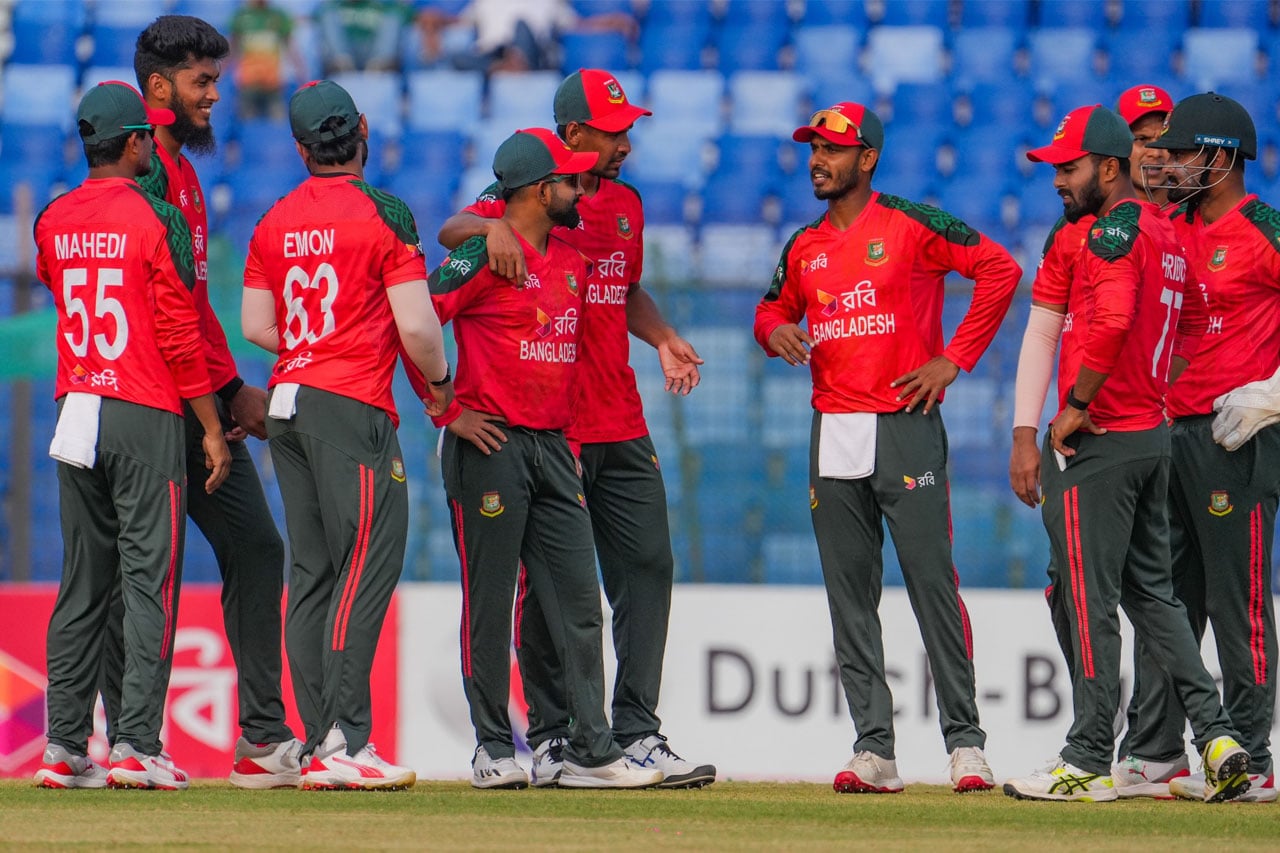 ১১৭ রানে গুটিয়ে গেল আয়ারল্যান্ড