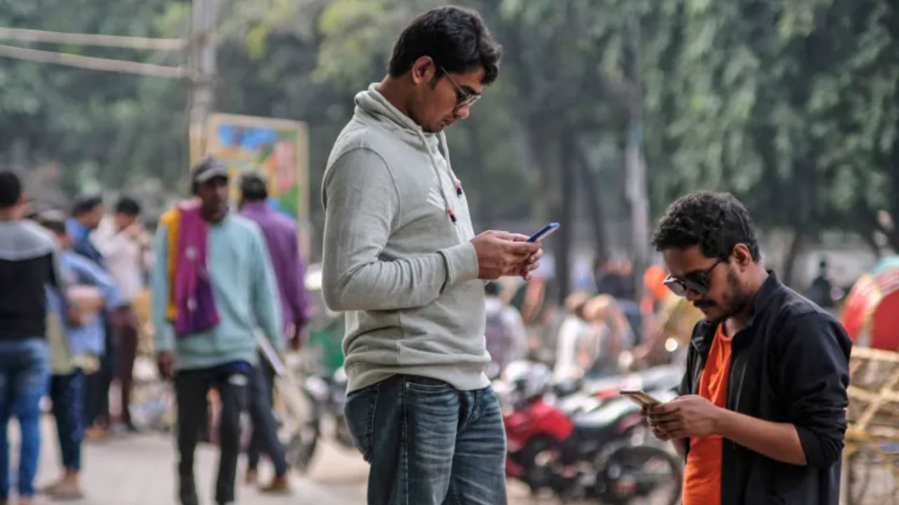 সামাজিকমাধ্যমে দেশের নির্বাচনি লড়াই