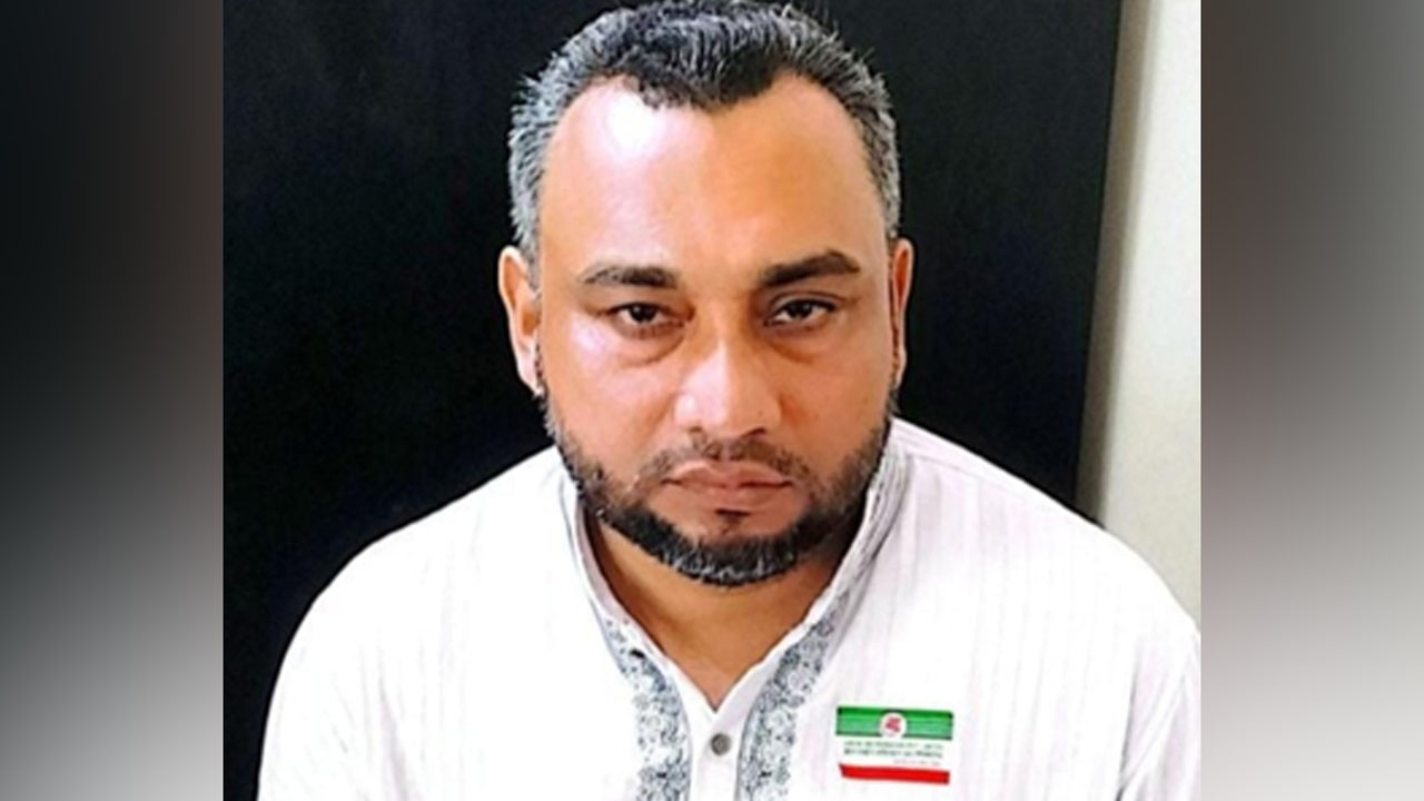স্ত্রীসহ ভারত যাচ্ছিলেন আ.লীগ নেতা, আটকে দিল পুলিশ