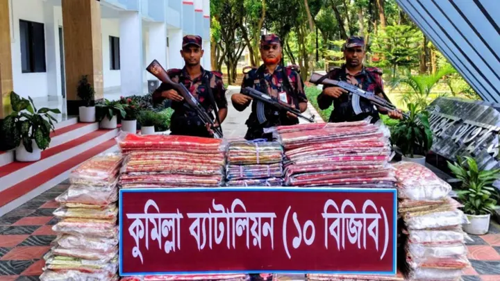 চৌদ্দগ্রাম সীমান্তে ৩৮ লাখ টাকার ভারতীয় শাড়ি জব্দ