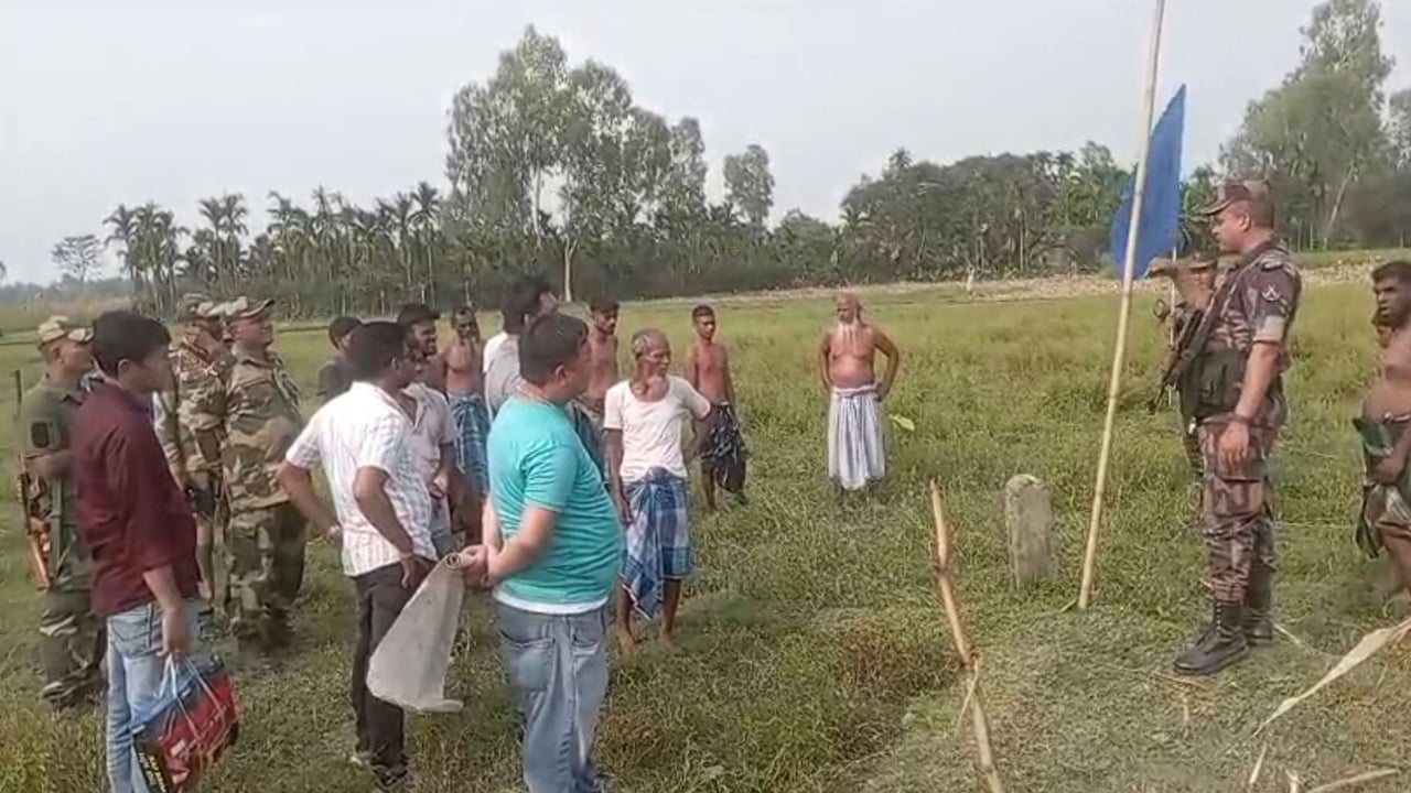 সীমান্তে বিজিবির কড়া প্রতিবাদে বিএসএফের খুঁটি অপসারণ