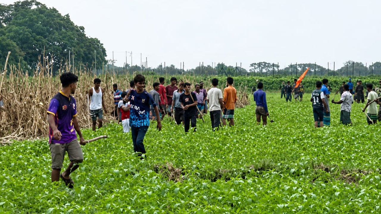 রৌমারী সীমান্তে বিএস‌এফের পুশইনের চেষ্টা ঠেকাল বিজিবি ও স্থানীয়রা