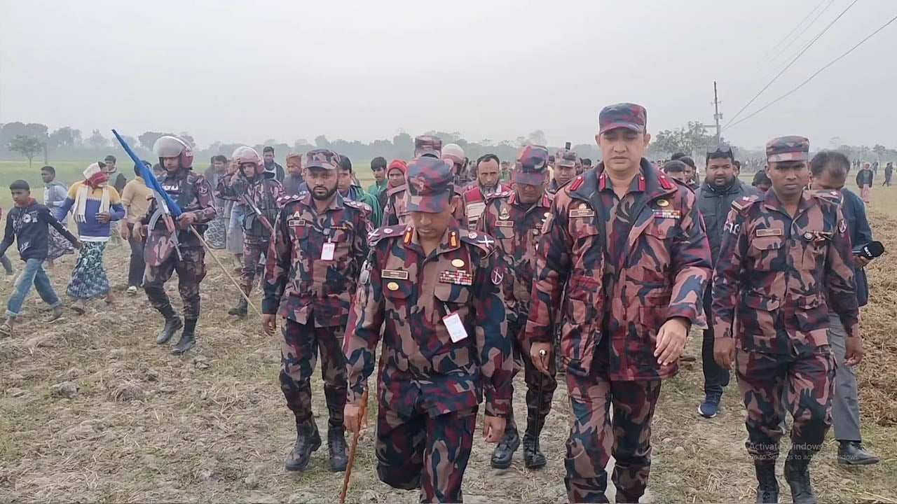 বিজিবির বাধায় সীমান্তে বিএসএফের কাঁটাতারের বেড়া নির্মাণ বন্ধ