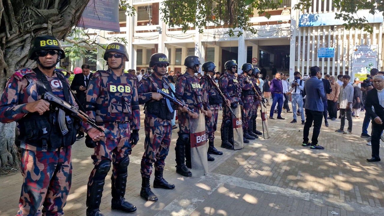 প্লট দুর্নীতি মামলার রায় ঘিরে নিম্ন আদালতে নিরাপত্তা জোরদার